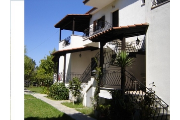 Greece Privát Polychrono, Exterior